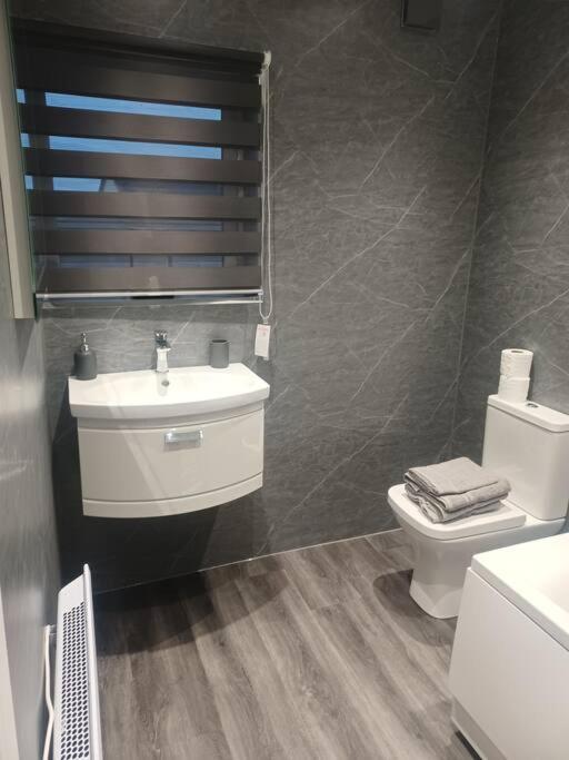 Beautiful Masons Hideaway Studio Apartment Bridgend  Eksteriør bilde