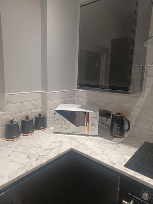 Beautiful Masons Hideaway Studio Apartment Bridgend  Eksteriør bilde